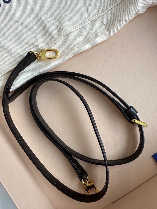 Louis Vuitton Toiletry Pouch 19 - Picture 8 of 8